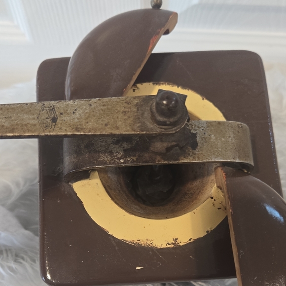 Vintage PB Manual Coffee‎ Grinder - Picture 7 of 8